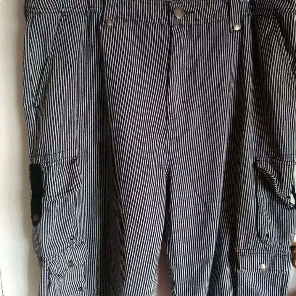 KNOCKOUT JEANS Black‎ & White Striped Shorts Cargo